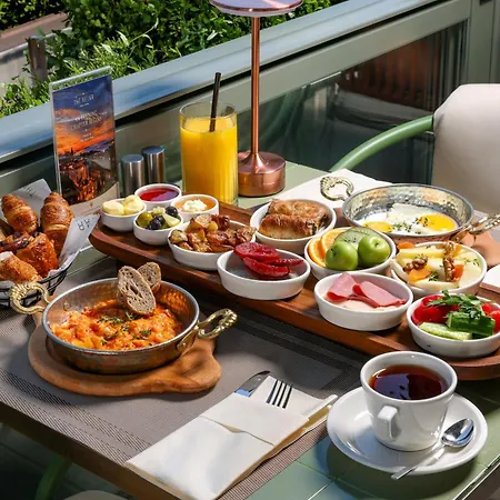 Hotell The Wings Pera 4*