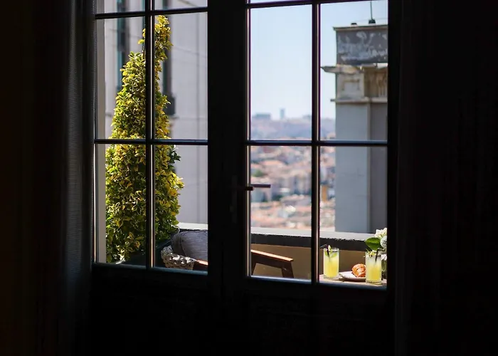 Отель The Wings Pera